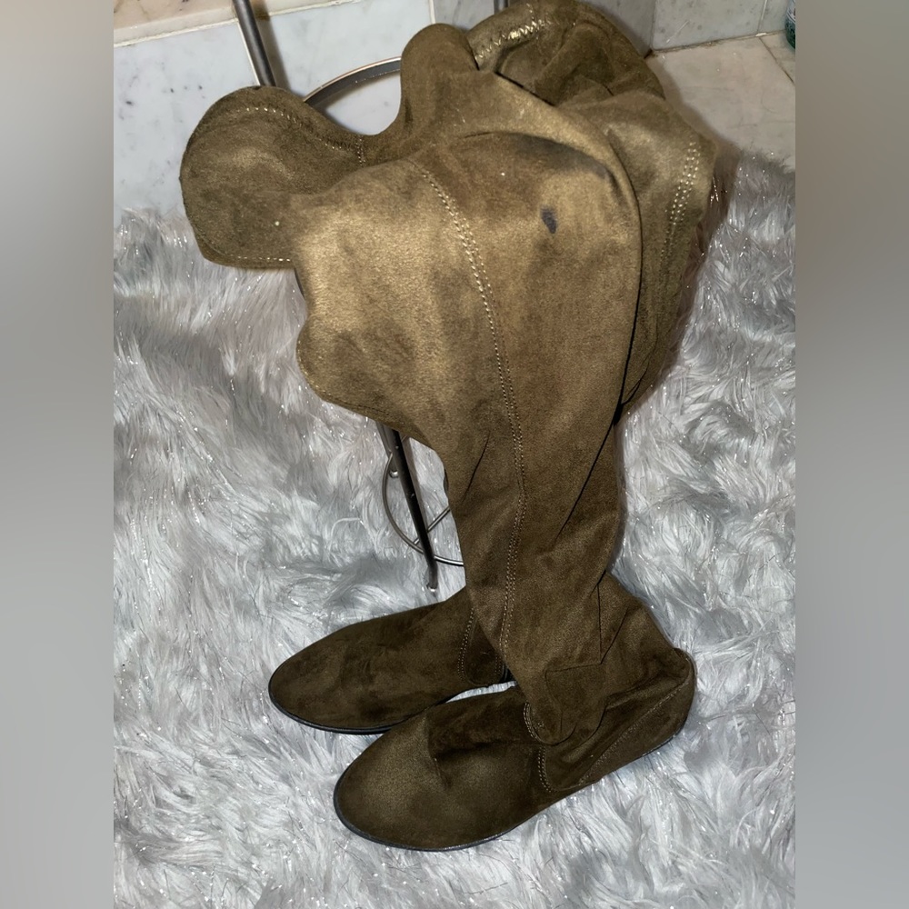 Olive greens knee high boots - Sz: 6